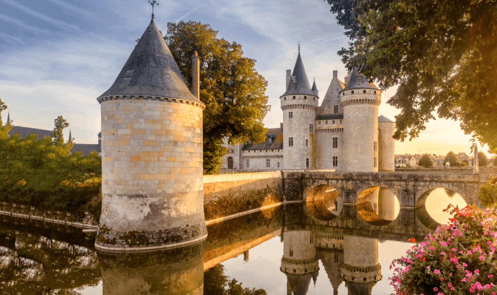 Chateau Sully-sur-Loire Finding France