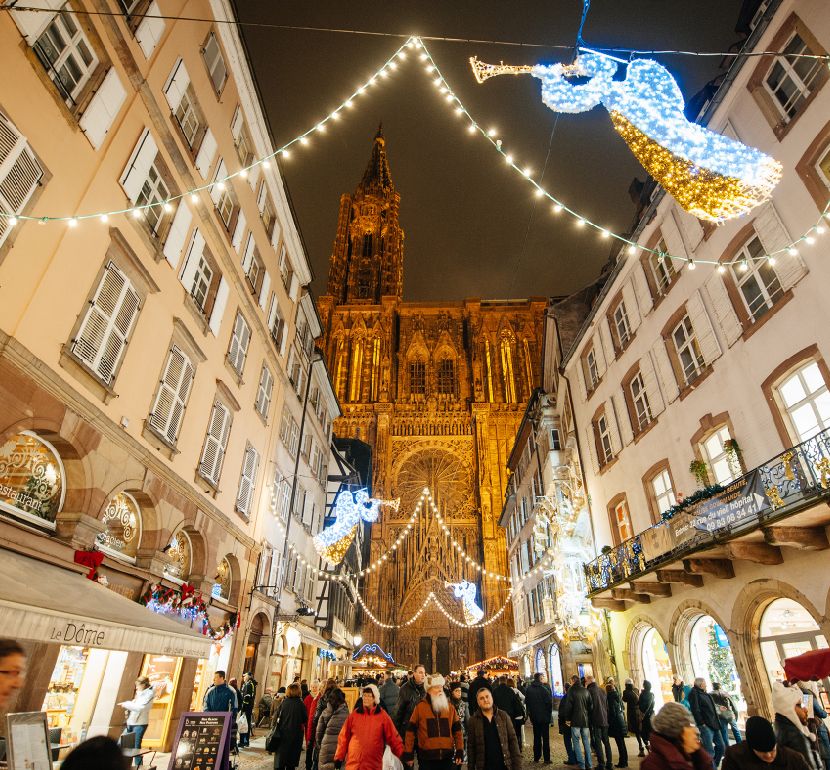 Strasbourg illuminé Christmas market Alsace Finding France